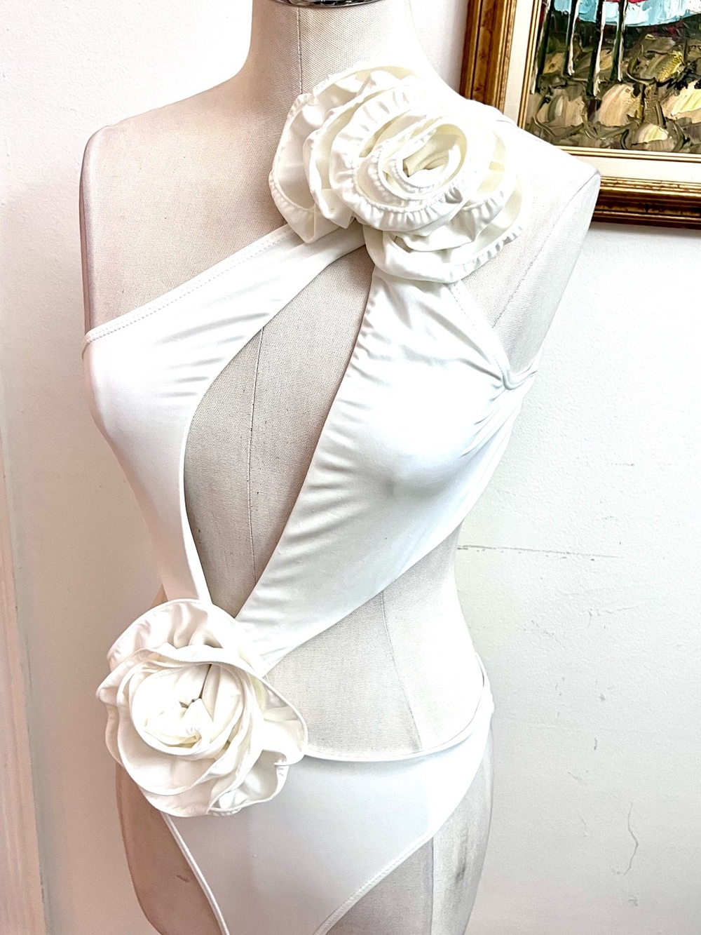 PrettyLittleThing White One-Shoulder Floral Appliqué Bodysuit